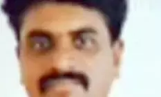 सड़क पर खड़ी गन्ना लदे ट्रैक्टर-ट्रॉली से टकराई बाइक , चालक की मौत