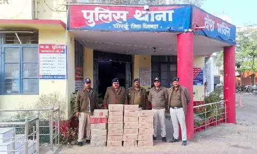 कार से अवैध शराब तस्करी, २६ पेटी शराब जब्त, चौरई क्षेत्र में बड़े पैमाने में बाहर से आ रही शराब कार से अवैध शराब तस्करी, २६ पेटी शराब जब्त, चौरई क्षेत्र में बड़े पैमाने में बाहर से आ रही शराब