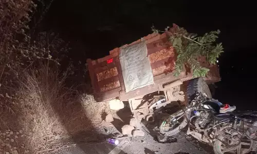 ट्राली से टकराए बाइक सवार चाचा-भतीजे, दोनों की मौत, बेलगाम वाहन की टक्कर से युवक की मौत