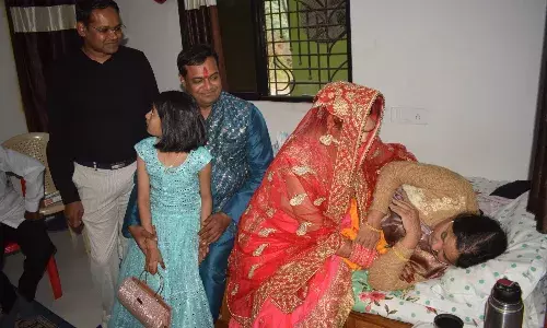 बहु बना कर लाए थे बेटी बनाकर किया विदा, सास ने अपनी विधवा बहू का कराया पुनर्विवाह, गायत्री मंदिर से हुई शादी