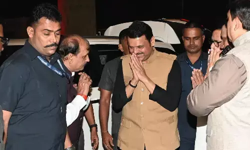 मुख्यमंत्री देवेंद्र फडणवीस दावोस रवाना, निवेश शिखर सम्मेलन में लेंगे हिस्सा