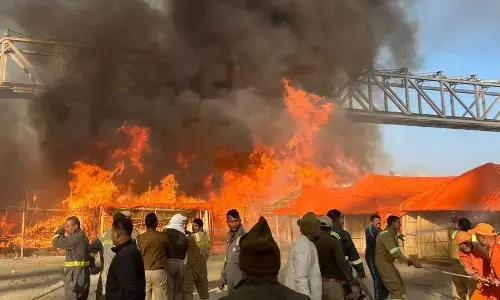 महाकुंभ मेले में रविवार शाम को अचानक कैसे लगी भीषण आग? यूपी सरकार ने प्रेस नोट जारी कर दी जानकारी महाकुंभ मेले में रविवार शाम को अचानक कैसे लगी भीषण आग? यूपी सरकार ने प्रेस नोट जारी कर दी जानकारी