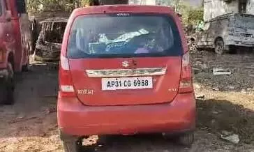 सड़क हादसे में एक ही परिवार के तीन लोगों की मौत, दो घायल सड़क हादसे में एक ही परिवार के तीन लोगों की मौत, दो घायल