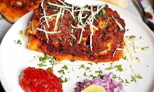 बच्चों के टिफिन में दें चटपटे पाव, खाली वापस आएगा लंच बॉक्स, जानें बनाने की आसान विधि बच्चों के टिफिन में दें चटपटे पाव, खाली वापस आएगा लंच बॉक्स, जानें बनाने की आसान विधि