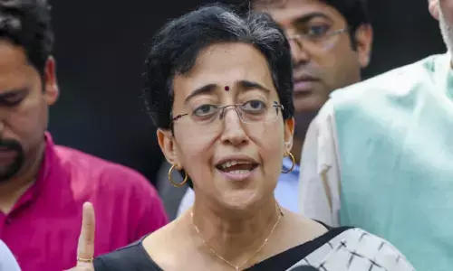 बीजेपी-कांग्रेस वाले पैसे बांटे तो ले लेना, जनसभा में आतिशी का बड़ा बयान, जनता को याद दिलाए वादे