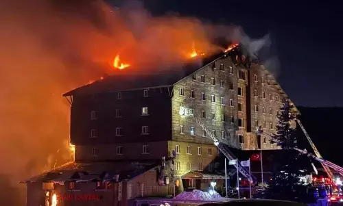 तुर्की के स्की रिसॉर्ट में लगी भीषण आग, 66 लोगों की दर्दनाक मौत, कई घायल