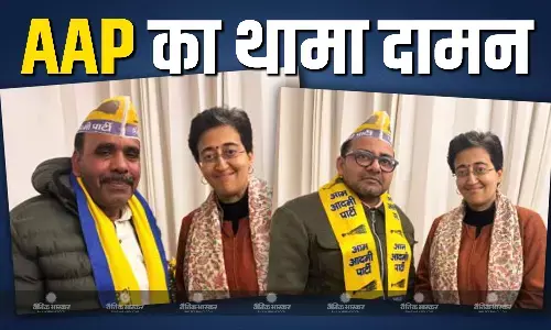 कांग्रेस को लगा बड़ा झटका, पार्टी के 2 नेताओं ने थामा AAP का दामन, CM आतिशी ने दिलाई सदस्यता