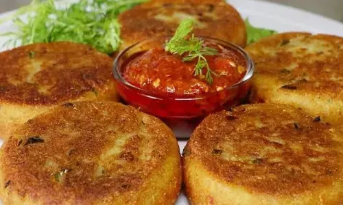 घर पर बनाना चाहते हैं कुछ अच्छा और हटके, तो बनाएं इस रेसिपी की मदद से आलू कि टिक्की, घर पर ही बन जाएगी मार्केट जैसी कुरकुरी टिकिया