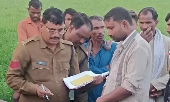 विद्युत पोल से टूटा तार चपेट में आने से महिला की मौत विद्युत पोल से टूटा तार चपेट में आने से महिला की मौत
