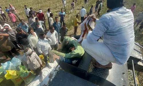 पैर फंसा, फिर मशीन में पूरा चला गया अंदर , थ्रेशर में कट कर मजदूर की मौत