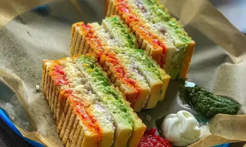 इस गणतंत्र दिवस पर घर पर ही बनाएं तीन रंग का सैंडविच, बच्चे भी देखकर हो जाएंगे एक्साइटेड इस गणतंत्र दिवस पर घर पर ही बनाएं तीन रंग का सैंडविच, बच्चे भी देखकर हो जाएंगे एक्साइटेड