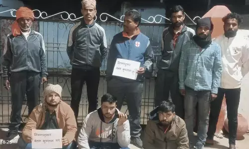 वेतन कटौती से नाराज 60 कर्मचारी गए हड़ताल पर वेतन कटौती से नाराज 60 कर्मचारी गए हड़ताल पर