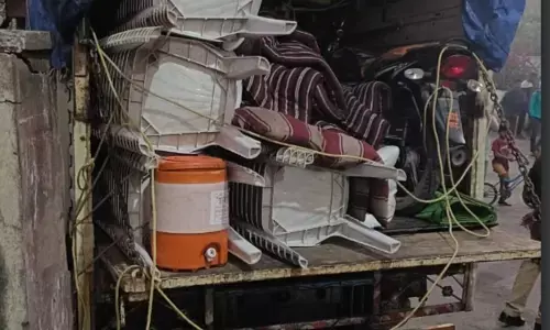 योगेश्वरी मंदिर प्रवेशद्वार के पास वाहन ने महिलाओं को कुचला, 1 की मौत - 2 घायल