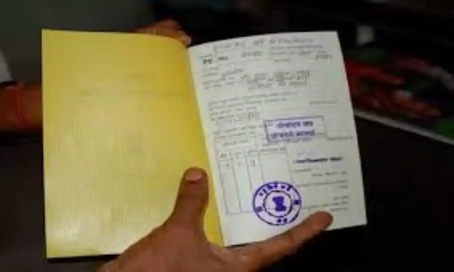 सरकारी राशन दुकानों पर अंत्योदय राशन कार्ड धारकों को मुफ्त में मिलेगी एक - एक साड़ी