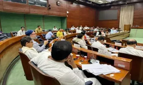 वक्फ को लेकर जेपीसी बैठक में हुआ बवाल, निशिकांत दुबे और कल्याण बनर्जी में हुई तीखी तकरार, 10 विपक्षी सांसद हुए सस्पेंड