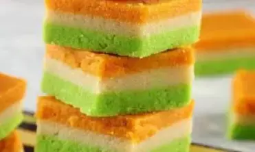 इस गणतंत्र दिवस अपनों के साथ करें टाइम स्पेंड, बनाएं घर पर ही स्वादिष्ट और आसान सी तिरंगा बर्फी इस गणतंत्र दिवस अपनों के साथ करें टाइम स्पेंड, बनाएं घर पर ही स्वादिष्ट और आसान सी तिरंगा बर्फी