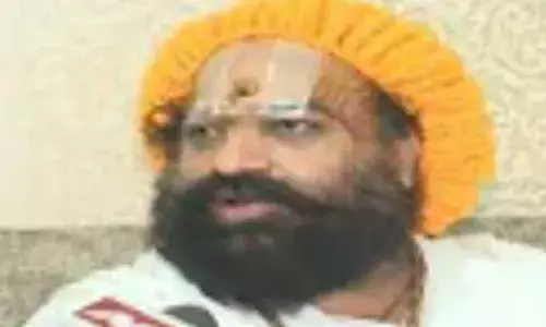महामंडलेश्वर महंत अखिलेश दास महाराज का हुसैन दलवई पर वार, कांग्रेस नेता को दी पागलखान जाने की नसीहत