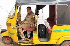 महिला - ऑटो चालकों और युवाओं को लुभाने में जुटी आप, जारी की 15 गारंटी महिला - ऑटो चालकों और युवाओं को लुभाने में जुटी आप, जारी की 15 गारंटी