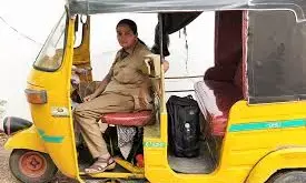 महिला - ऑटो चालकों और युवाओं को लुभाने में जुटी आप, जारी की 15 गारंटी