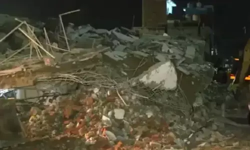 बुराड़ी इलाके में एक इमारत ढही, 12-15 लोगों के दबे होने की आशंका, रेस्कयू ऑपरेशन जारी