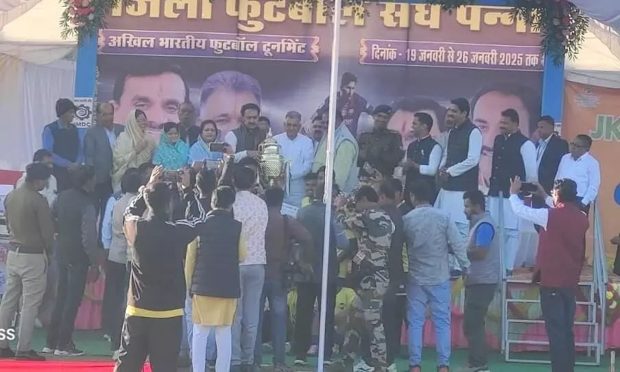 अखिल भारतीय फुटबाल टूर्नामेंट, फायनल मैच में केरल को हराकर रायपुर बनीं चैंपियन अखिल भारतीय फुटबाल टूर्नामेंट, फायनल मैच में केरल को हराकर रायपुर बनीं चैंपियन