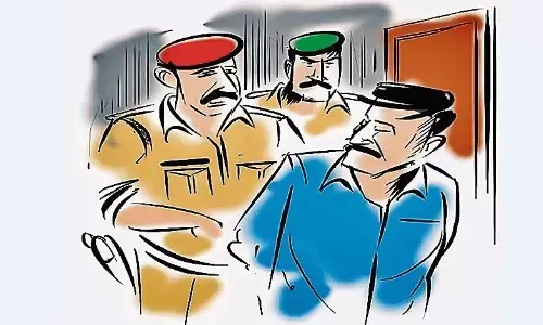 कच्ची शराब के पास पकड़ाया पर्स और चेन की लूट का आरोपी कच्ची शराब के पास पकड़ाया पर्स और चेन की लूट का आरोपी