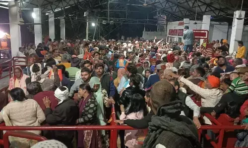 चित्रकूट में ढाई लाख, तो मैहर में पहुंचे सवा 2 लाख से ज्यादा श्रद्धालु चित्रकूट में ढाई लाख, तो मैहर में पहुंचे सवा 2 लाख से ज्यादा श्रद्धालु