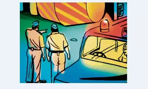 पशु तस्करी पर ट्रक जब्त, दो गिरफ्तार पशु तस्करी पर ट्रक जब्त, दो गिरफ्तार