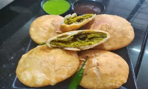 सुबह-सुबह परिवार के लिए बनाएं गरमा-गरम मटर की कचौड़ियां, स्वाद में नंबर वन, एक बार खाया तो शाम तक नहीं लगेगी भूख सुबह-सुबह परिवार के लिए बनाएं गरमा-गरम मटर की कचौड़ियां, स्वाद में नंबर वन, एक बार खाया तो शाम तक नहीं लगेगी भूख