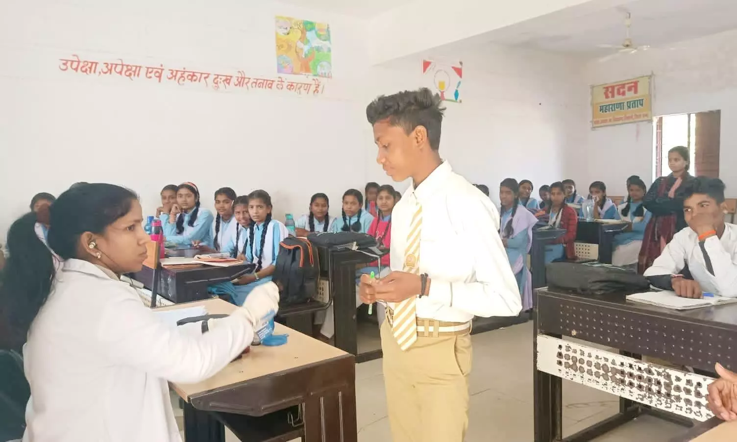 शासकीय उ.मा. विद्यालय बिसानी के छात्र-छात्राओं का किया गया स्वास्थ्य परीक्षण शासकीय उ.मा. विद्यालय बिसानी के छात्र-छात्राओं का किया गया स्वास्थ्य परीक्षण