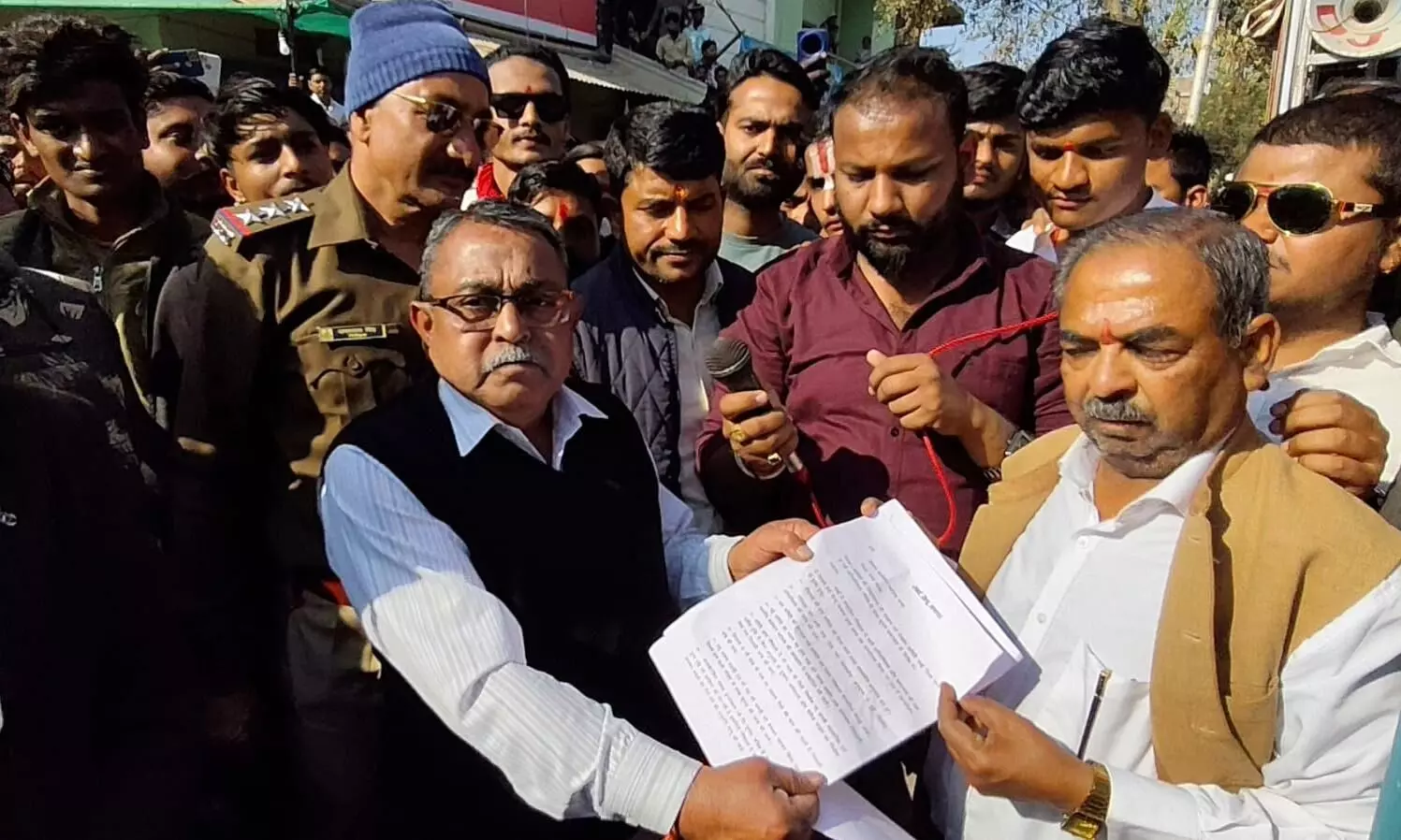 गौसदन समिति द्वारा भ्रष्टाचार एवं अनियमितता के विरोध में सर्व हिंदू समाज ने किया जन आंदोलन गौसदन समिति द्वारा भ्रष्टाचार एवं अनियमितता के विरोध में सर्व हिंदू समाज ने किया जन आंदोलन