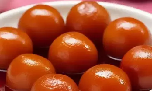 इस बसंत पंचमी पर बनाएं गुलाब जामुन, सरस्वती माता हो जाएंगे स्वादिष्ट भोग पाकर खुश, जानें पूरी रेसिपी इस बसंत पंचमी पर बनाएं गुलाब जामुन, सरस्वती माता हो जाएंगे स्वादिष्ट भोग पाकर खुश, जानें पूरी रेसिपी