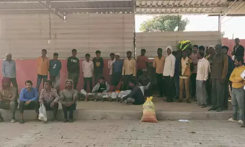 पंचायत भवन के सामने शव रखकर किया प्रदर्शन, जमकुंडा पंचायत में मोक्षधाम नही होने से परेशान होते है ग्रामीण