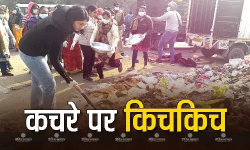 स्वाति मालीवाल को दिल्ली पुलिस ने लिया हिरासत में, केजरीवाल के घर के बाहर फैलाया कूड़ा, जानें विरोध प्रदर्शन करने की पीछे की वजह