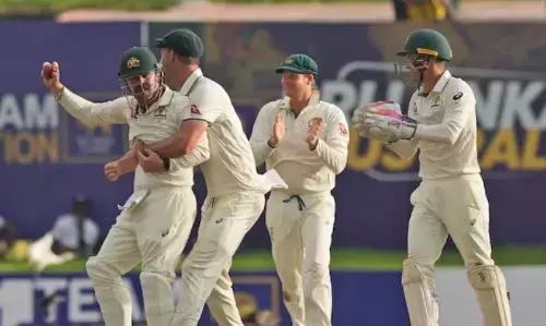 ना सिर्फ बल्लेबाजी, फिल्डिंग के दौरान भी ऑस्ट्रेलिया ने दिखाया दम, हेड ने एक हाथ से लिया कैच, देख दिवाने हुए फैंस ना सिर्फ बल्लेबाजी, फिल्डिंग के दौरान भी ऑस्ट्रेलिया ने दिखाया दम, हेड ने एक हाथ से लिया कैच, देख दिवाने हुए फैंस