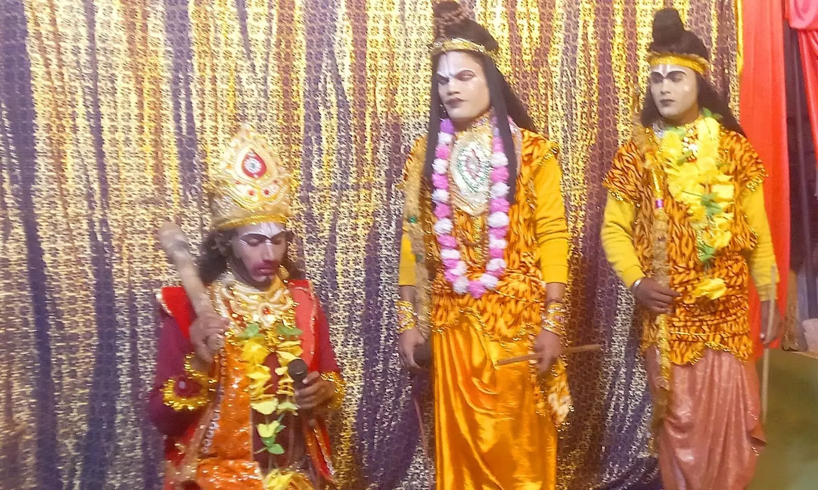 रामलीला में सुग्रीव मित्रता, बाली बध व अंगद विलाप का मंचन रामलीला में सुग्रीव मित्रता, बाली बध व अंगद विलाप का मंचन