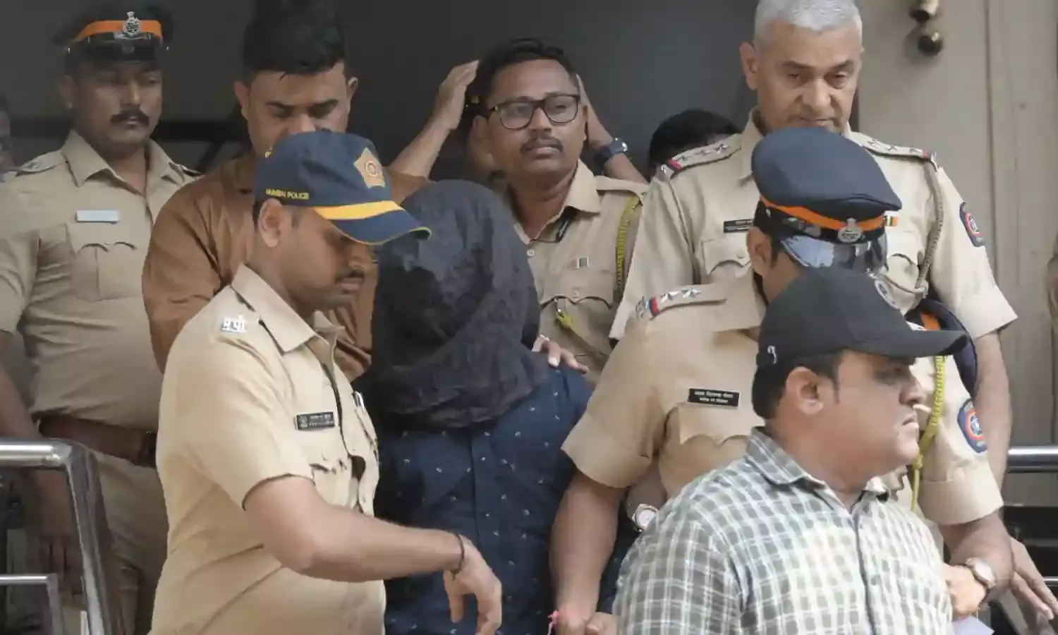 सैफ हमला मामला : आरोपी शहजाद और सीसीटीवी में दिखे शख्स के चेहरे का हुआ मिलान