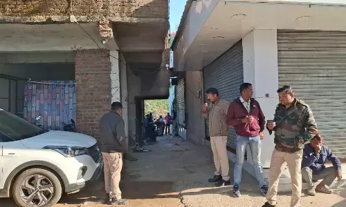 दो दुकान दो मकान, घर में मिली महंगी कारें, आय से 220 फीसदी अधिक संपत्ति का खुलासा दो दुकान दो मकान, घर में मिली महंगी कारें, आय से 220 फीसदी अधिक संपत्ति का खुलासा