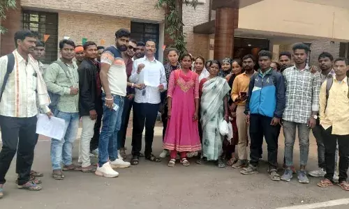 गड़चिरोली के नक्सल पीड़ितों ने दी जिलाधिकारी कार्यालय पर दस्तक