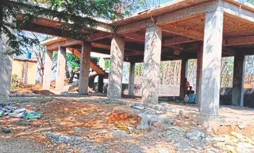 ग्रामीणों को स्वास्थ्य सुविधा मिल सके इसलिए भूमि कर दी दान