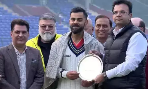 6 रन बनाकर पवेलियन लौटे कोहली, फिर भी मिला सम्मान, जाने किस उपलब्धि के लिए DDCA ने दी ट्रॉफी
