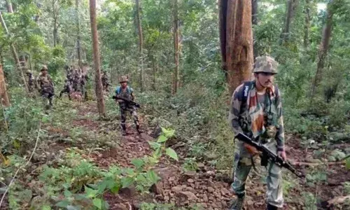 सुरक्षाबलों के हाथ लगी एक और बड़ी कामयाबी, 8 नक्सलियों को मार गिराया, मुठभेड़ जारी