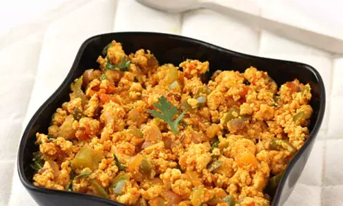 घर पर बनाना चाहती हैं मार्केट जैसी पनीर भुर्जी, तो इस रेसिपी को जरूर करें ट्राई, खाना हो जाएगा सपाचट्ट!