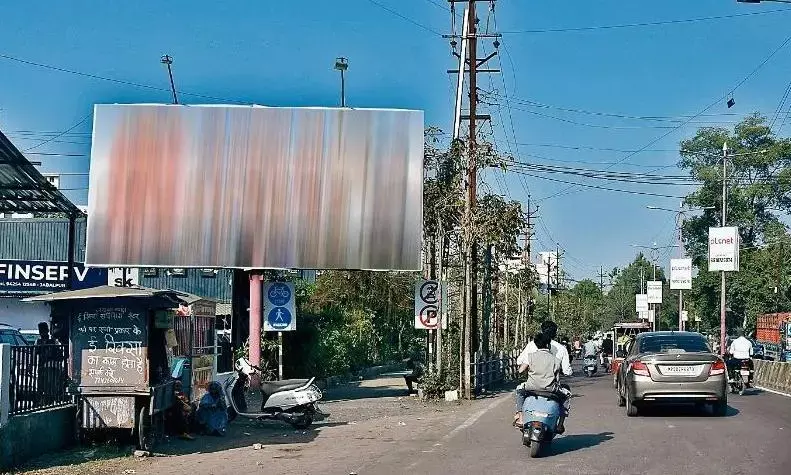 एनएमटी के मुहाने पर टाँग दिया यूनिपोल, मँडरा रहा खतरा