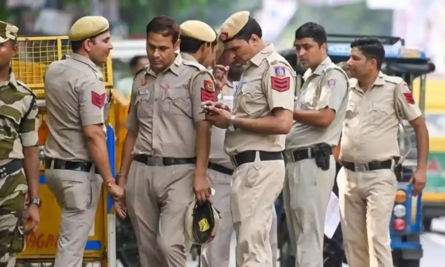 दिल्ली पुलिस और अर्धसैनिक बल ने दिल्ली में किया फ्लैग मार्च, 5 फरवरी को राज्य में है चुनाव