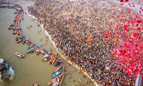 प्रयागराज महाकुंभ का तीसरा और अंतिम स्नान जारी, निरंजनी समेत तीन अखाड़ों ने लगाई आस्था की डुबकी, सीएम योगी कर रहे मॉनिटरिंग