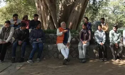 पीएम मोदी ने स्कूली छात्रों से की मुलाकात, बोले - अपनी इमेज सुधारने के लिए बच्चों के भविष्य से खिलवाड़ कर रही AAP सरकार