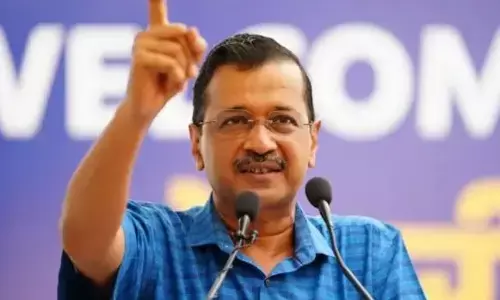 दिल्ली में वोटिंग वाले दिन PM मोदी के महाकुंभ जाने पर AAP का हमला, कहा - अरविंद केजरीवाल भी...