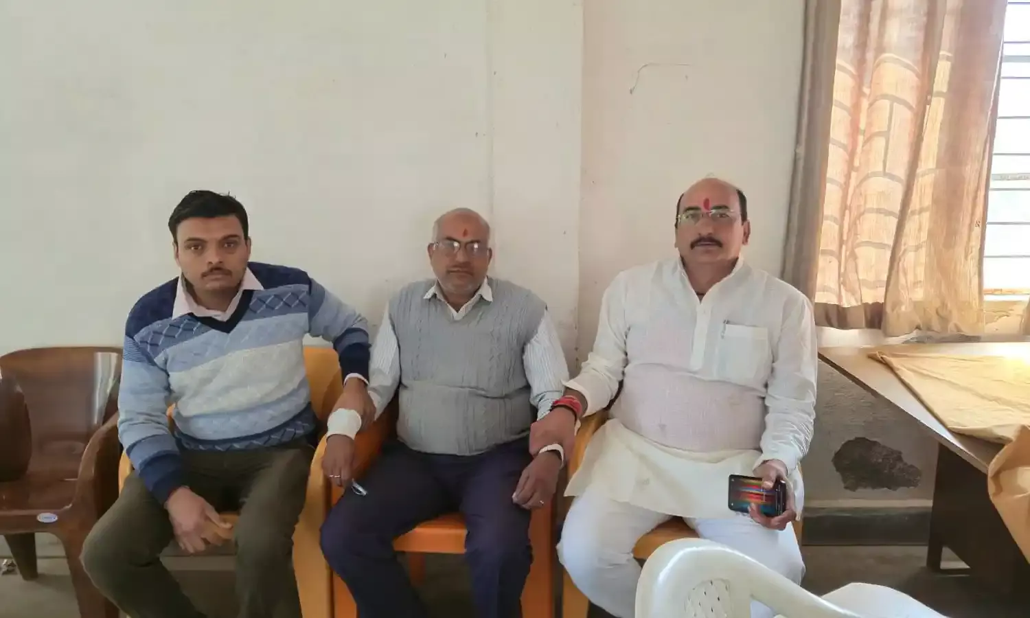 बिरसिंहपुर तहसीलदार का रीडर 4 हजार की रिश्वत लेते ट्रेप