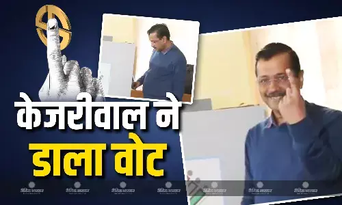 अरविंद केजरीवाल ने परिवार के साथ किया मतदान,  सुबह 11 बजे तक 19.96% वोटिंग